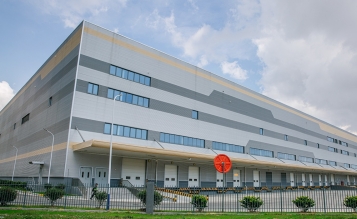 浙江綠地鉑選電子商務(wù)有限公司  綠地全球進(jìn)口商品浙江運(yùn)營(yíng)中心（嘉興綜合保稅）項(xiàng)目 EPC總 承包 嘉興綜合保稅區(qū)興業(yè)路東側(cè)、大橋港南側(cè)、東巡邏通道西側(cè)、區(qū)和路北側(cè)。